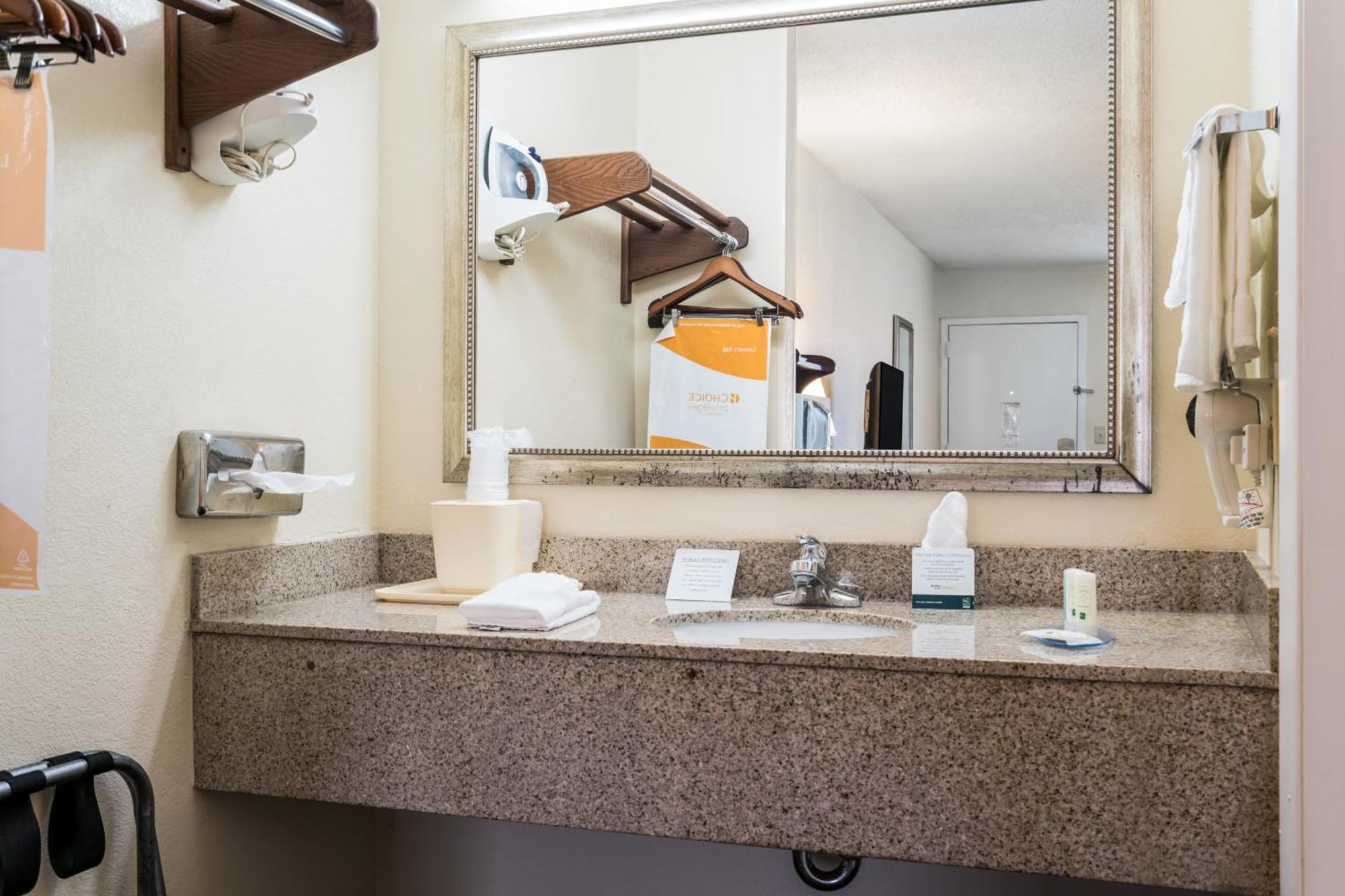 Quality Inn North Battleboro Экстерьер фото